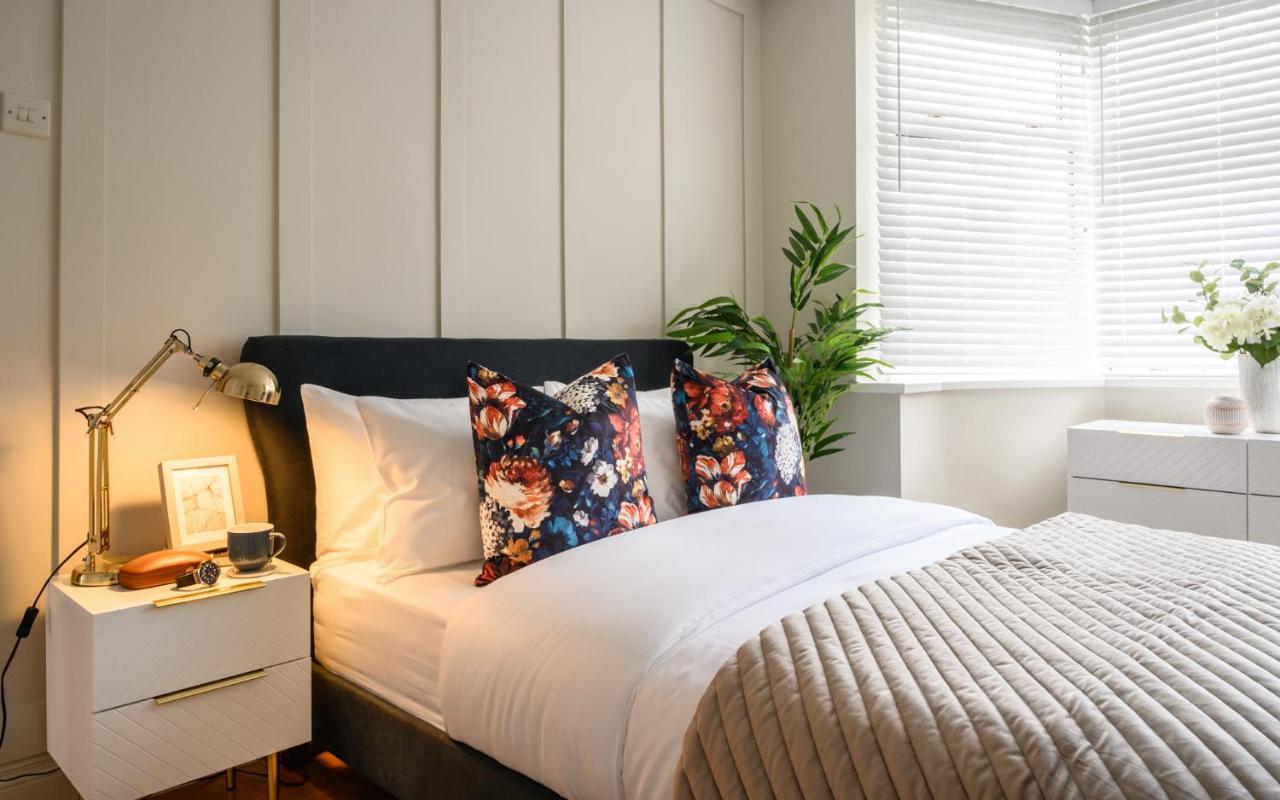 Large Luxury Solihull House - The Residence - Close To Nec - Sleeps 9 외부 사진